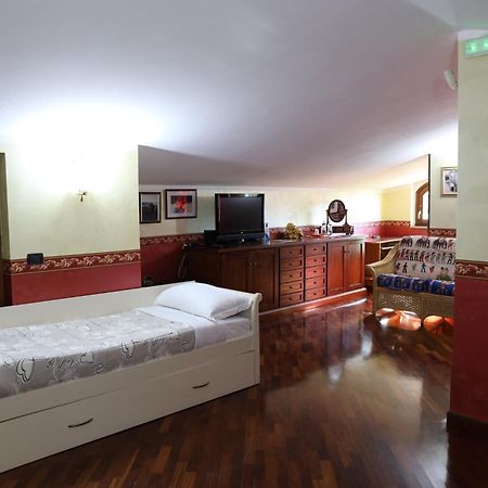 Paoline'S Suite In Villa Фьюмичино Экстерьер фото